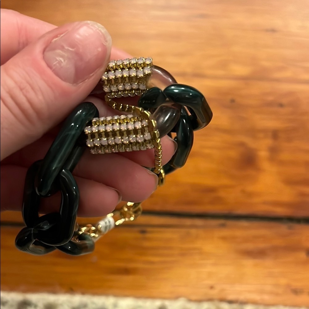 Elegant Green and Gold Chain Bracelet - Picture 4 of 4